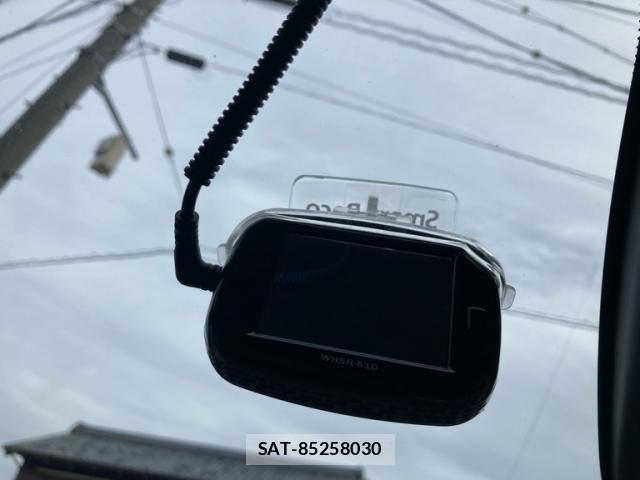 Volvo XC60 2016-08 8373008-9