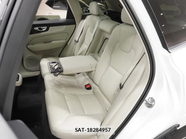 Volvo XC60 2022-08 8373054-15