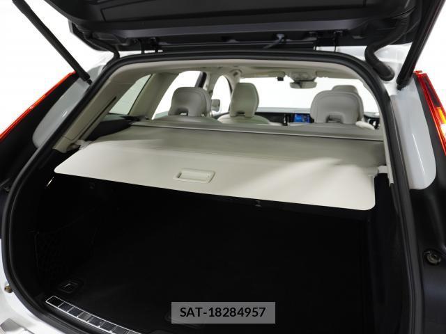 Volvo XC60 2022-08 8373054-16