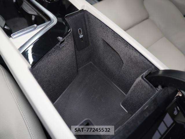 Volvo XC60 2021-12 8373055-10