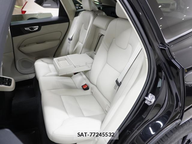 Volvo XC60 2021-12 8373055-14