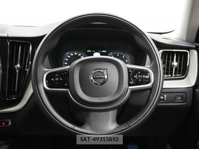 Volvo XC60 2019-08 8373057-3
