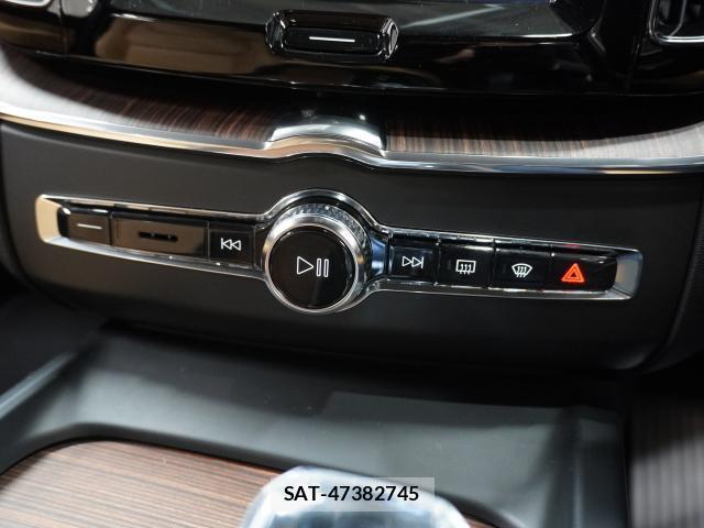 Volvo XC60 2021-10 8373058-10