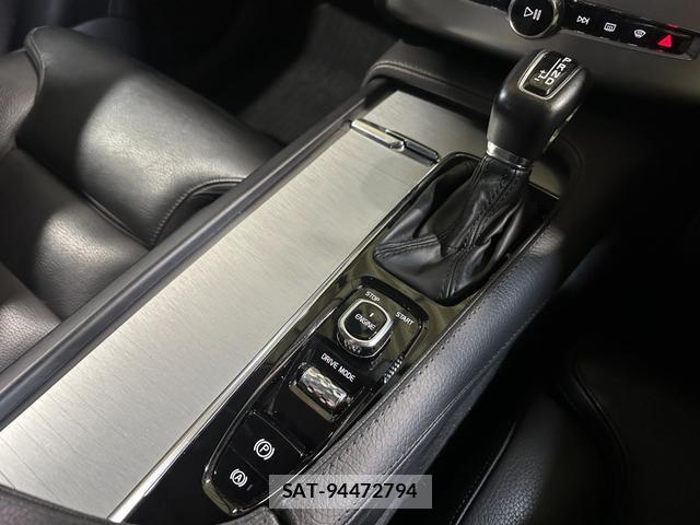 Volvo XC90 2017-01 8373760-6