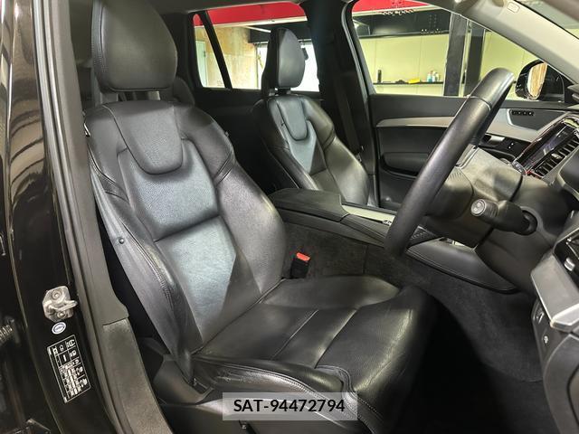 Volvo XC90 2017-01 8373760-7