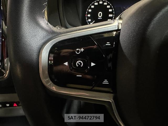 Volvo XC90 2017-01 8373760-9
