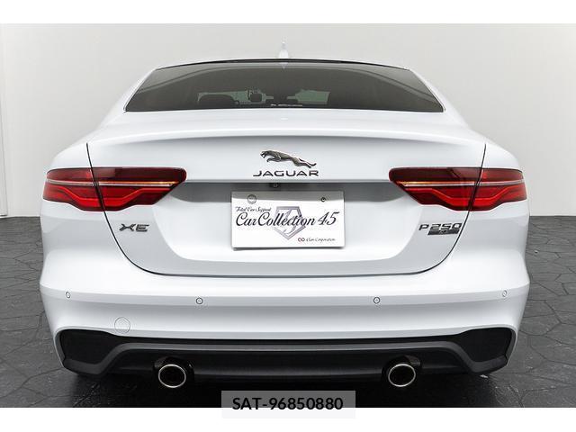 Jaguar XE 2019-11 8373460-1