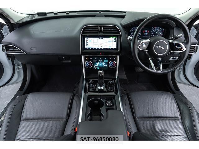 Jaguar XE 2019-11 8373460-2