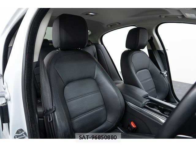 Jaguar XE 2019-11 8373460-3