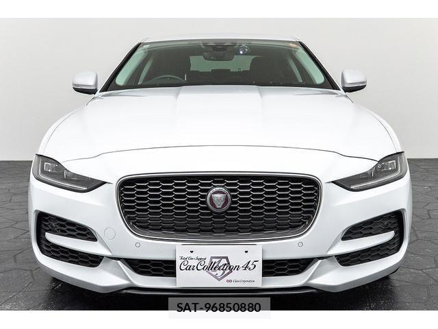 Jaguar XE 2019-11 8373460-5