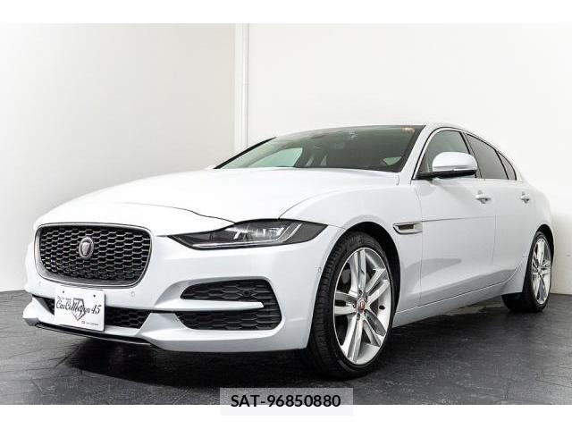 Jaguar XE 2019-11 8373460-6