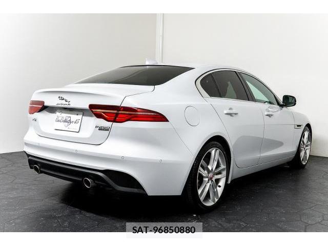 Jaguar XE 2019-11 8373460-8