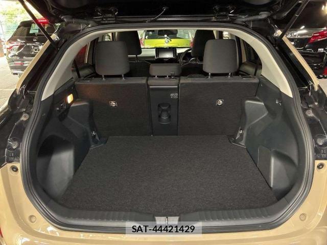 Toyota YARIS CROSS 2022-08 8373065-7