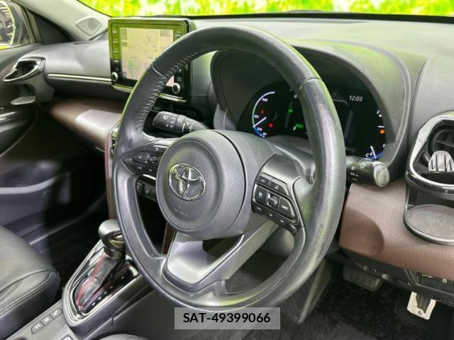 Toyota YARIS CROSS 2021-05 8373348-14