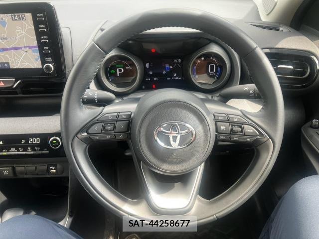 Toyota YARIS CROSS 2021-12 8373732-11