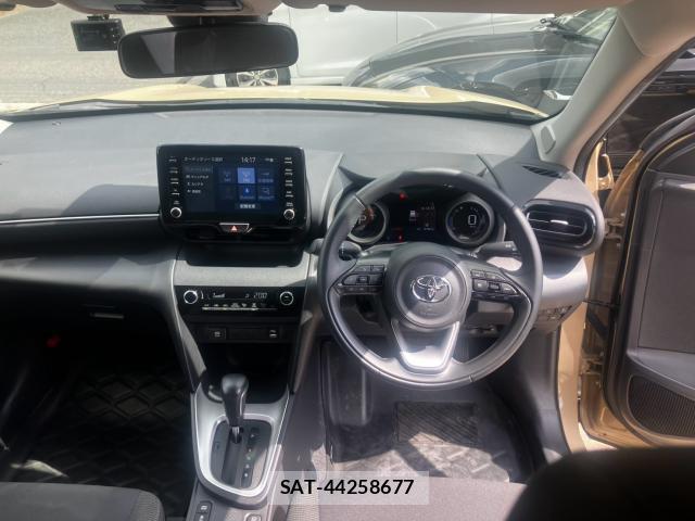 Toyota YARIS CROSS 2021-12 8373732-13