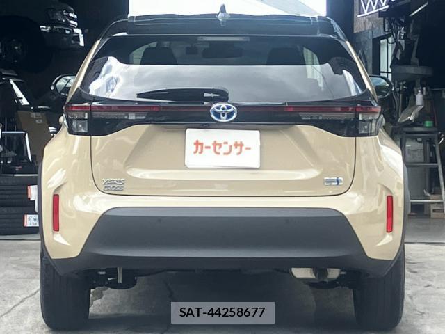 Toyota YARIS CROSS 2021-12 8373732-16