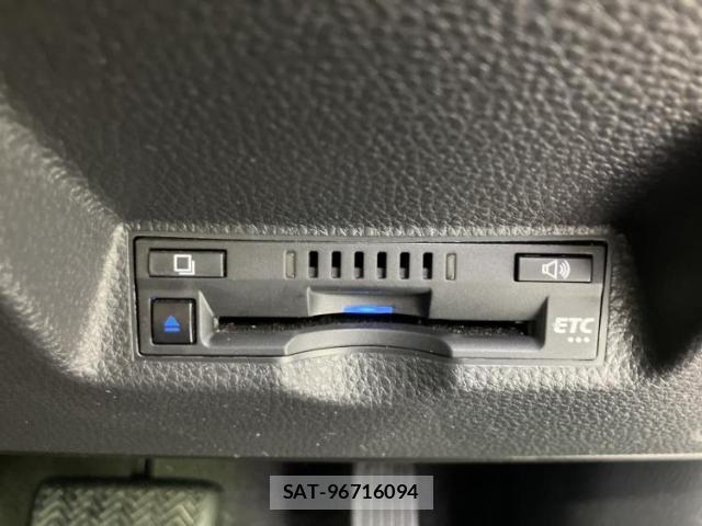 Toyota YARIS CROSS 2021-06 8374159-12