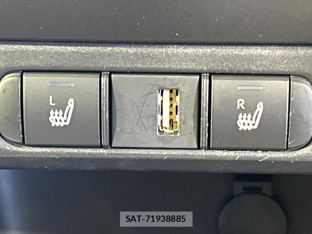 Toyota YARIS 2020-11 8372706-4