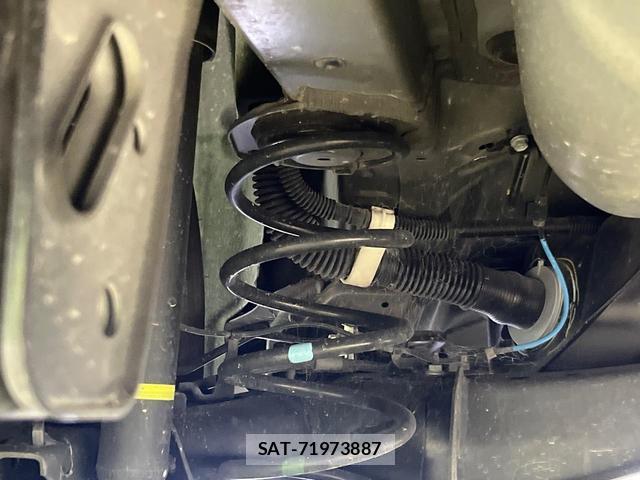 Toyota YARIS 2023-08 8373160-19