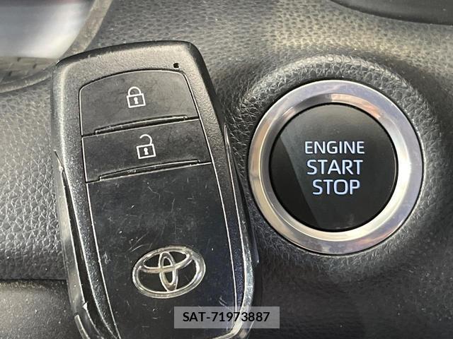 Toyota YARIS 2023-08 8373160-4