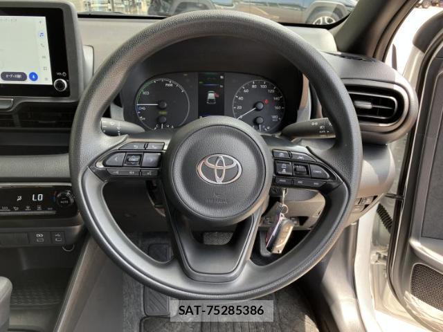 Toyota YARIS 2025-02 8374139-13