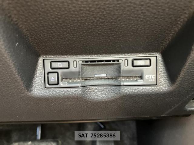 Toyota YARIS 2025-02 8374139-17