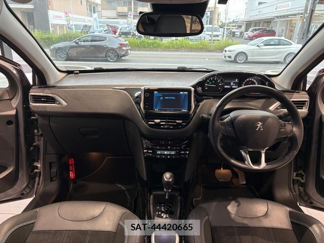 Peugeot 2008 2020-06 8380107-4