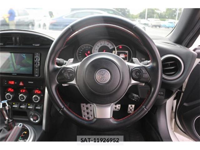 Toyota 86 2017-10 8379724-17