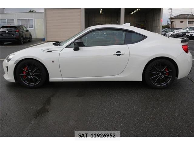 Toyota 86 2017-10 8379724-8