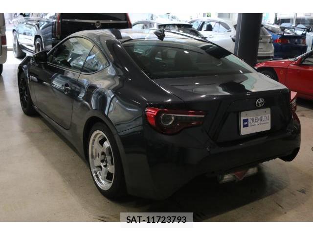 Toyota 86 2017-07 8379946-12