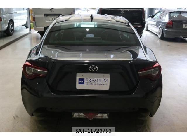Toyota 86 2017-07 8379946-13