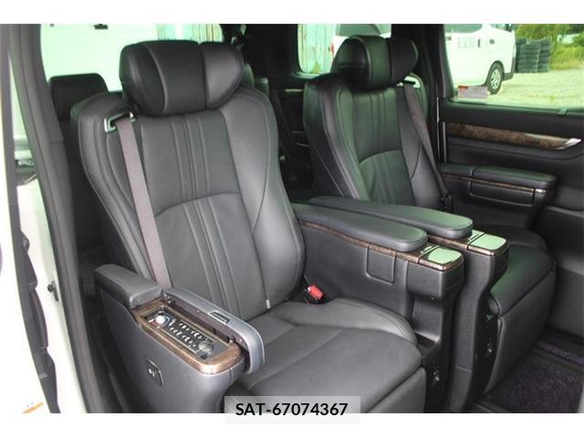 Toyota ALPHARD 2021-06 8379662-14