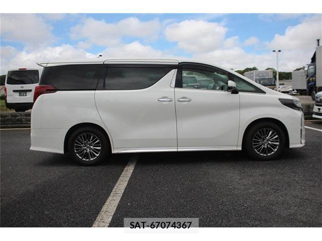 Toyota ALPHARD 2021-06 8379662-9