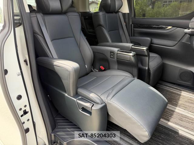 Toyota ALPHARD 2022-10 8379950-13