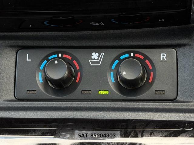 Toyota ALPHARD 2022-10 8379950-9