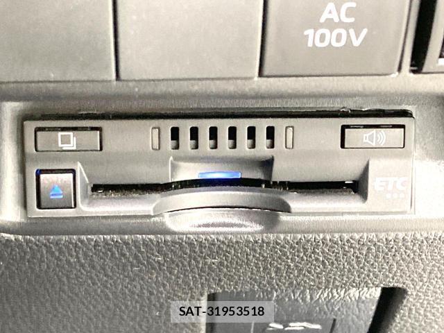 Toyota AQUA 2022-05 8378580-6