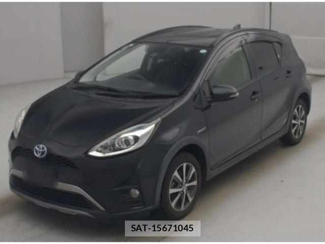 Toyota AQUA 2017-08 8378850-0