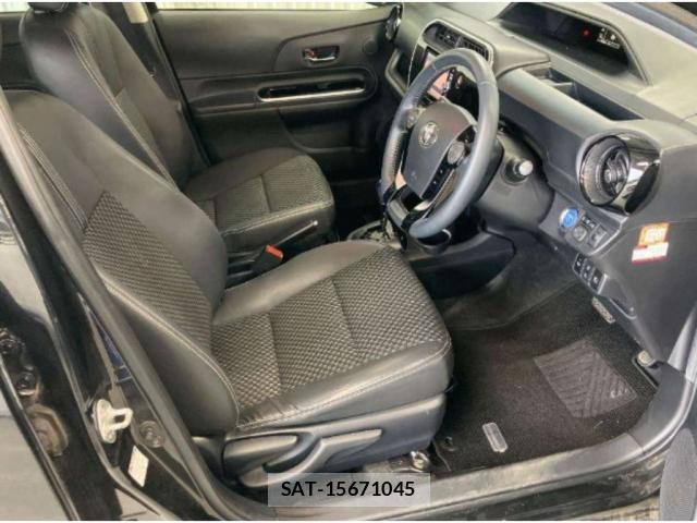 Toyota AQUA 2017-08 8378850-2