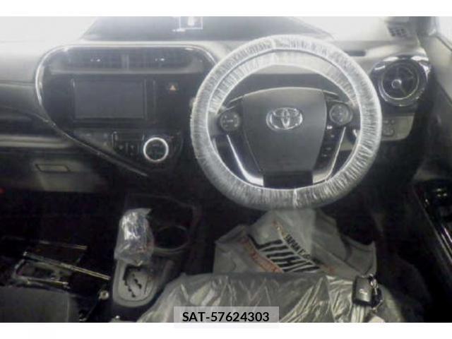 Toyota AQUA 2019-07 8378852-2