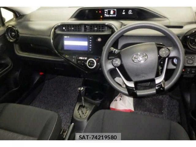Toyota AQUA 2019-07 8378853-2