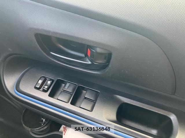 Toyota AQUA 2013-09 8378990-17
