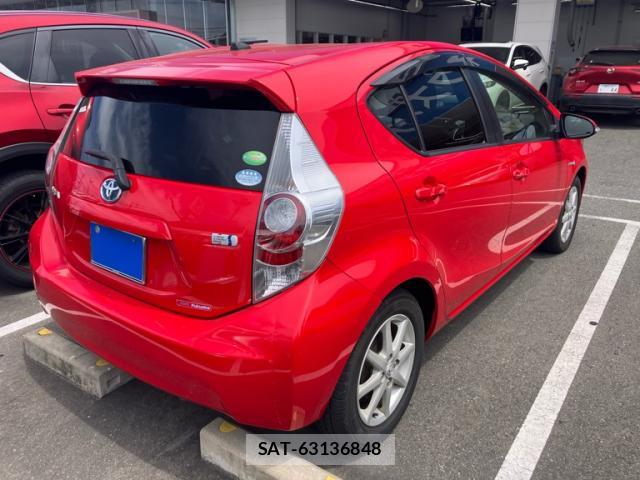 Toyota AQUA 2013-09 8378990-2