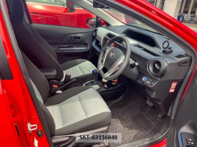 Toyota AQUA 2013-09 8378990-8