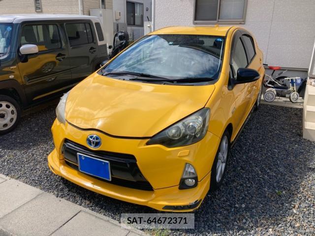 Toyota AQUA 2013-04 8379034-1