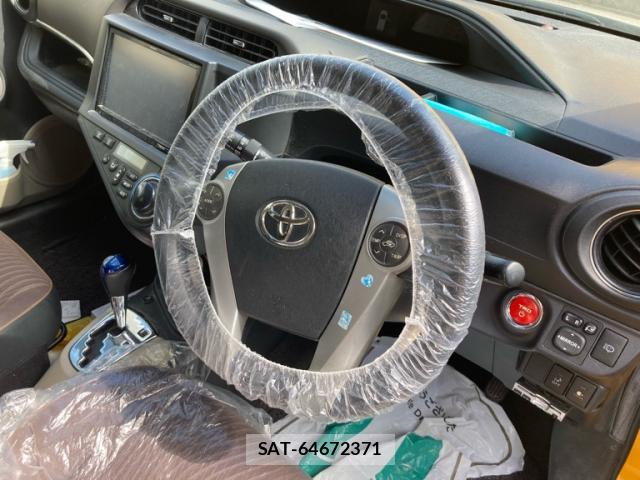 Toyota AQUA 2013-04 8379034-14