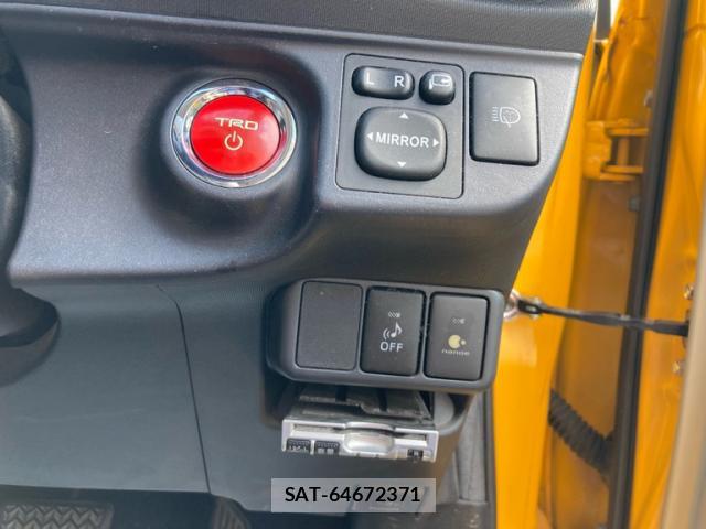 Toyota AQUA 2013-04 8379034-15