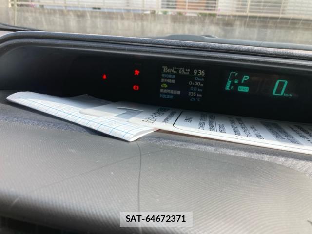 Toyota AQUA 2013-04 8379034-16