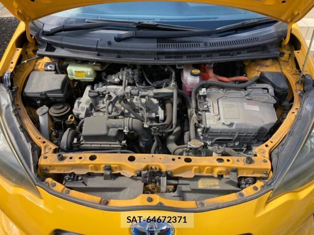 Toyota AQUA 2013-04 8379034-2