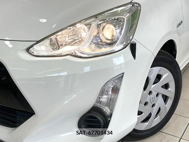 Toyota AQUA 2016-02 8379200-11